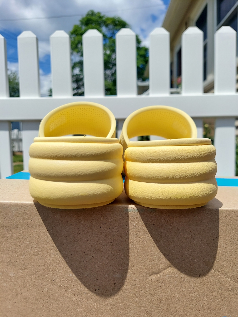 Clarks Cloudsteppers Pastel Yellow Slide Sandals Women's Size 8M NWT Athleisure - Picture 10 of 12